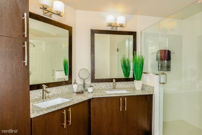Building Photo - 3 br, 2 bath Apartment - 2920 Davie Rd