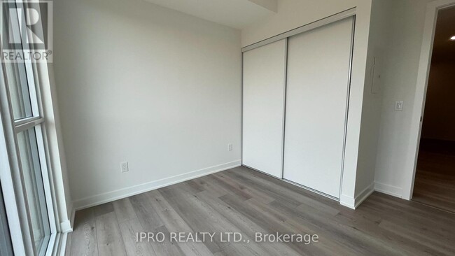Photo du bâtiment - 760-760 Whitlock Ave