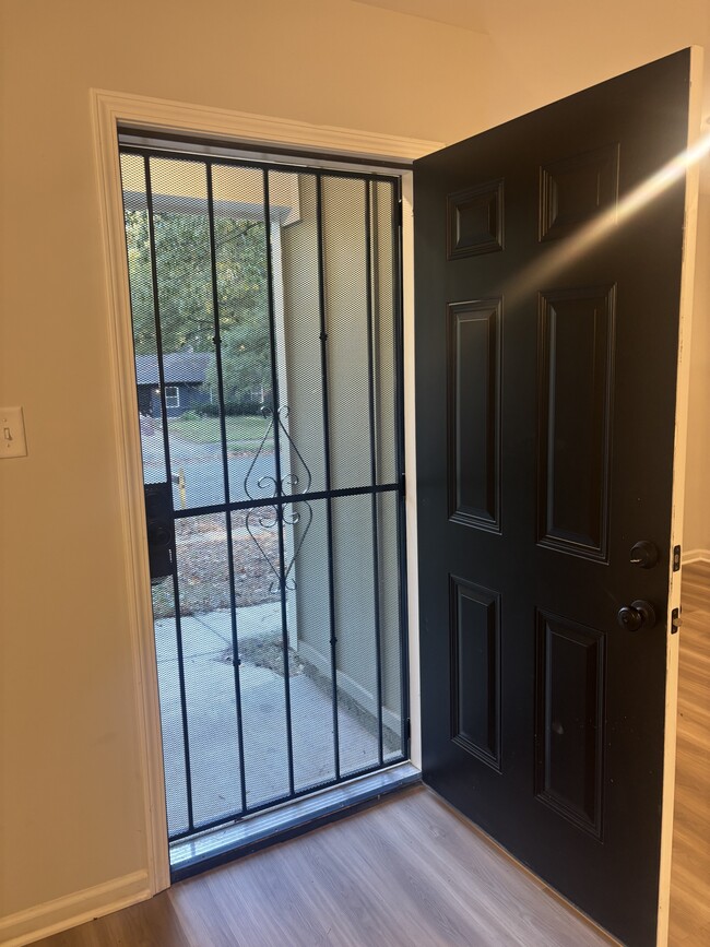 Photo - 457 Fernhill Cove House