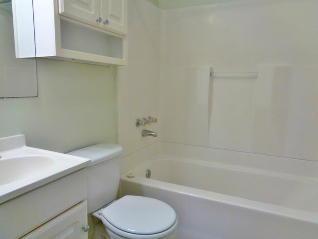 Building Photo - 5414 Ruskin Pl W
