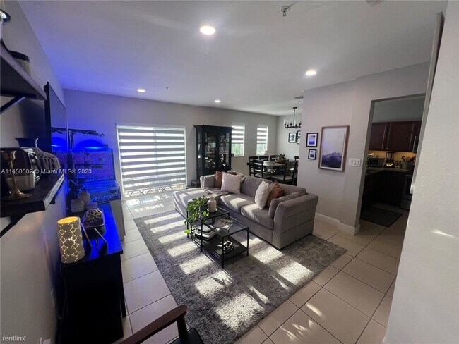 Foto del edificio - 3 br, 2.5 bath Condo - 8800 NW 97th Ave Ap...