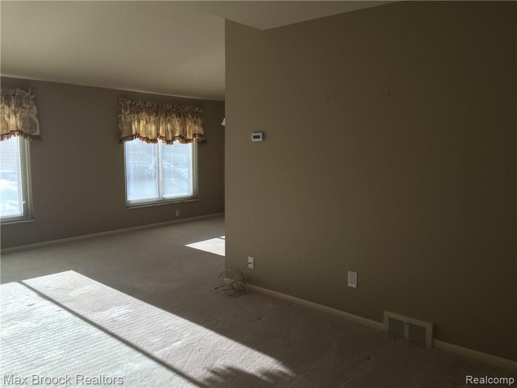 Building Photo - 928 N Adams Rd