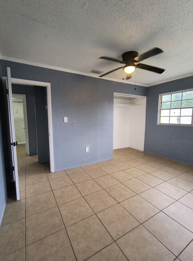 Primary Photo - 2-Bedroom Home for Rent in Downtown Winter...
