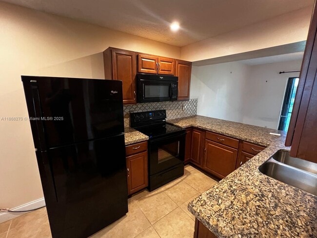 Foto del edificio - 9829 Riverside Dr