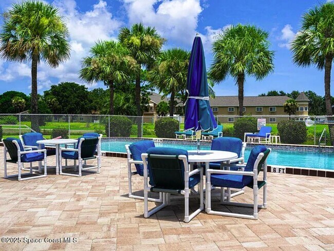 Building Photo - 2245 Golf Isle Dr