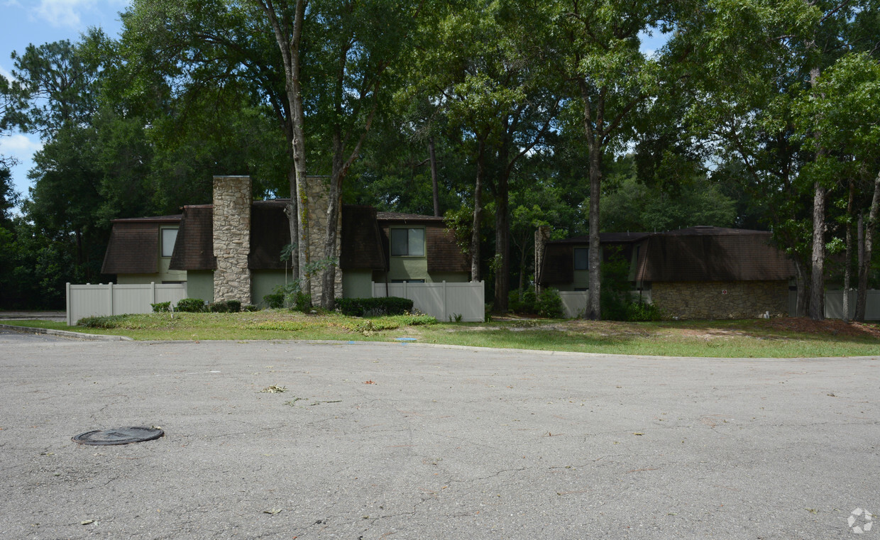 Building Photo - Villas of Stone Ridge