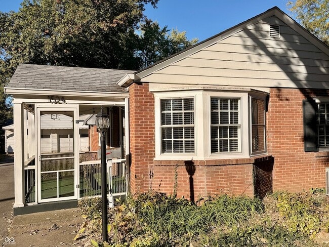 Photo - 1524 E 54th St House