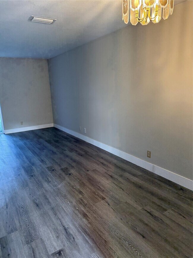 Building Photo - 1349 Sussex Dr