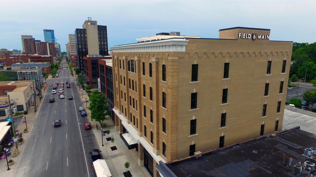 Foto principal - 369 E Main St