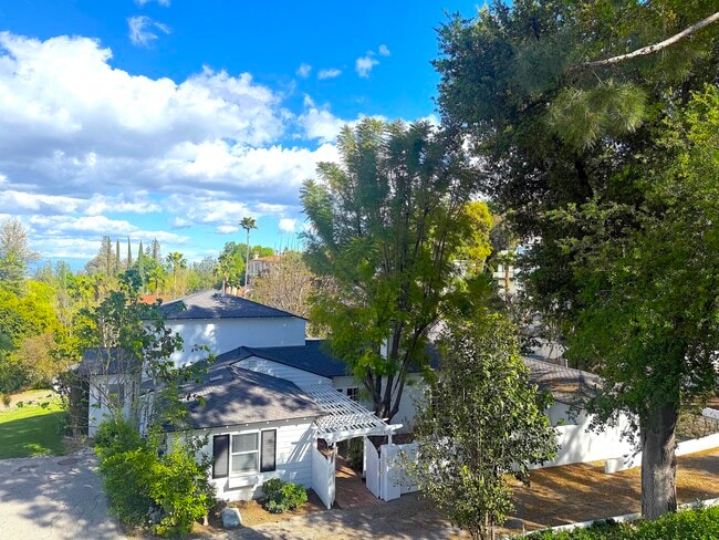 Foto del edificio - 4800 Brewster Dr