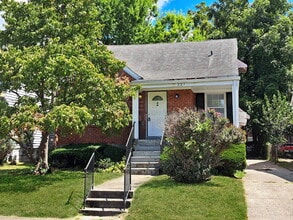 Building Photo - 221 S 41st St
