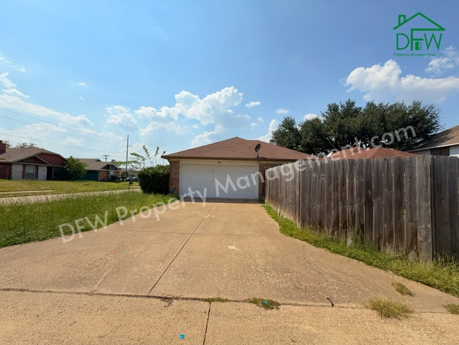 Building Photo - Charming Corner-Lot 2-Bedroom Home For Lease in Mesquite!