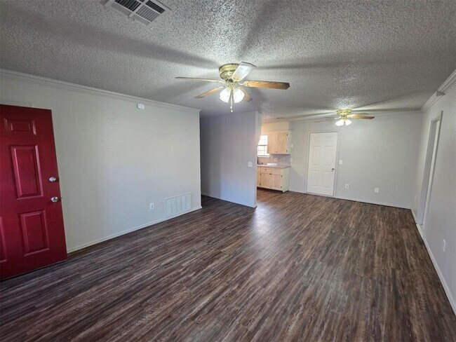 Building Photo - 47 Echo Ln