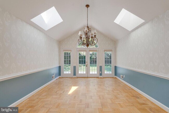 Building Photo - 8605 Woodbrook Ln