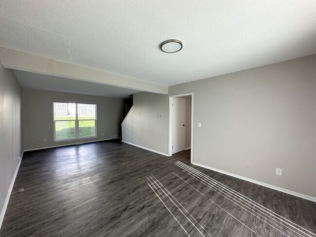 Foto del edificio - Updated 1 Bedroom Apartment in Overland Pa...