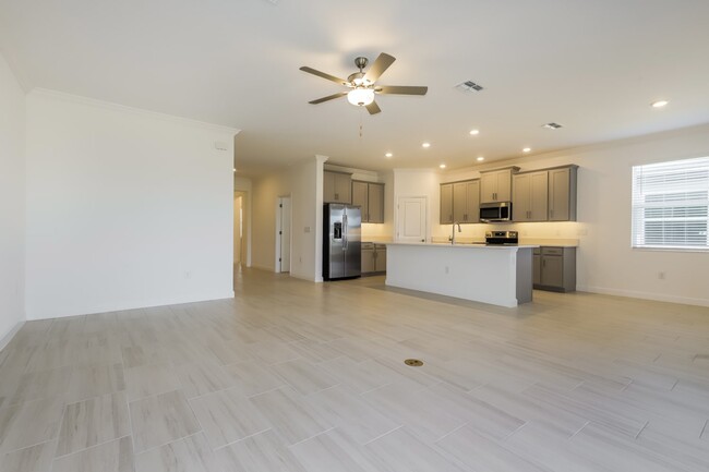 Building Photo - 1615 142nd Ter E