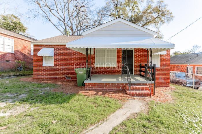 Primary Photo - 3032 Baldwin St