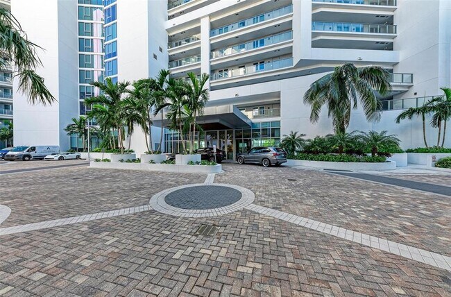 Foto del edificio - 1155 N Gulfstream Ave