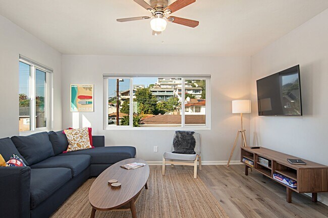 Foto del edificio - Beautiful 2 beds 1 bath apartment in Point Loma