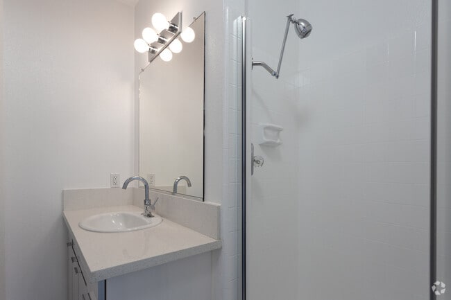 2BR, 2BA - 865 SF - The Parsons