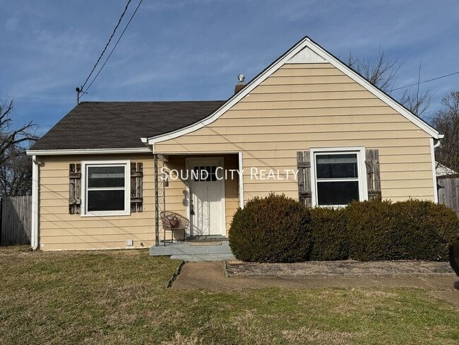 Photo - 927 Granada Ave House