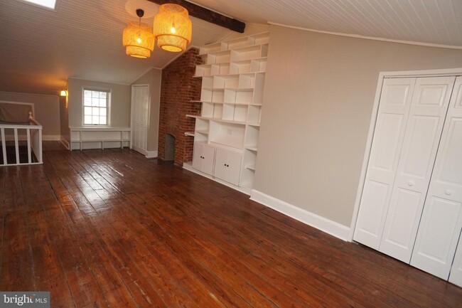 Building Photo - 521 S 27th St