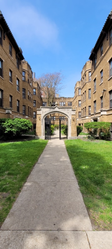 Building Photo - 6926 S Oglesby Ave