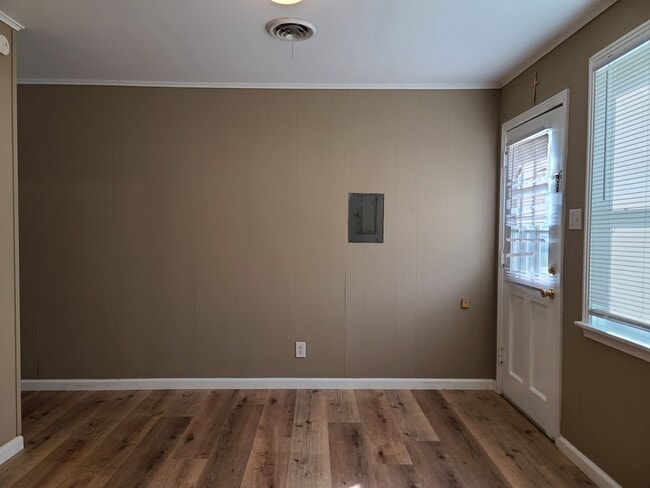Building Photo - Great Cottage Style Rental!
