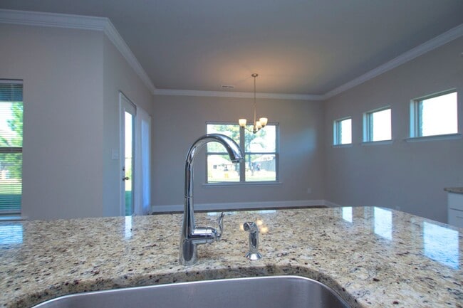 Building Photo - Half of First Month Rent! Total move in wi...