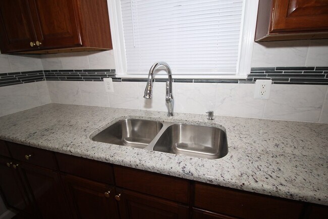 Foto del edificio - 19535 E 14 Mile Rd