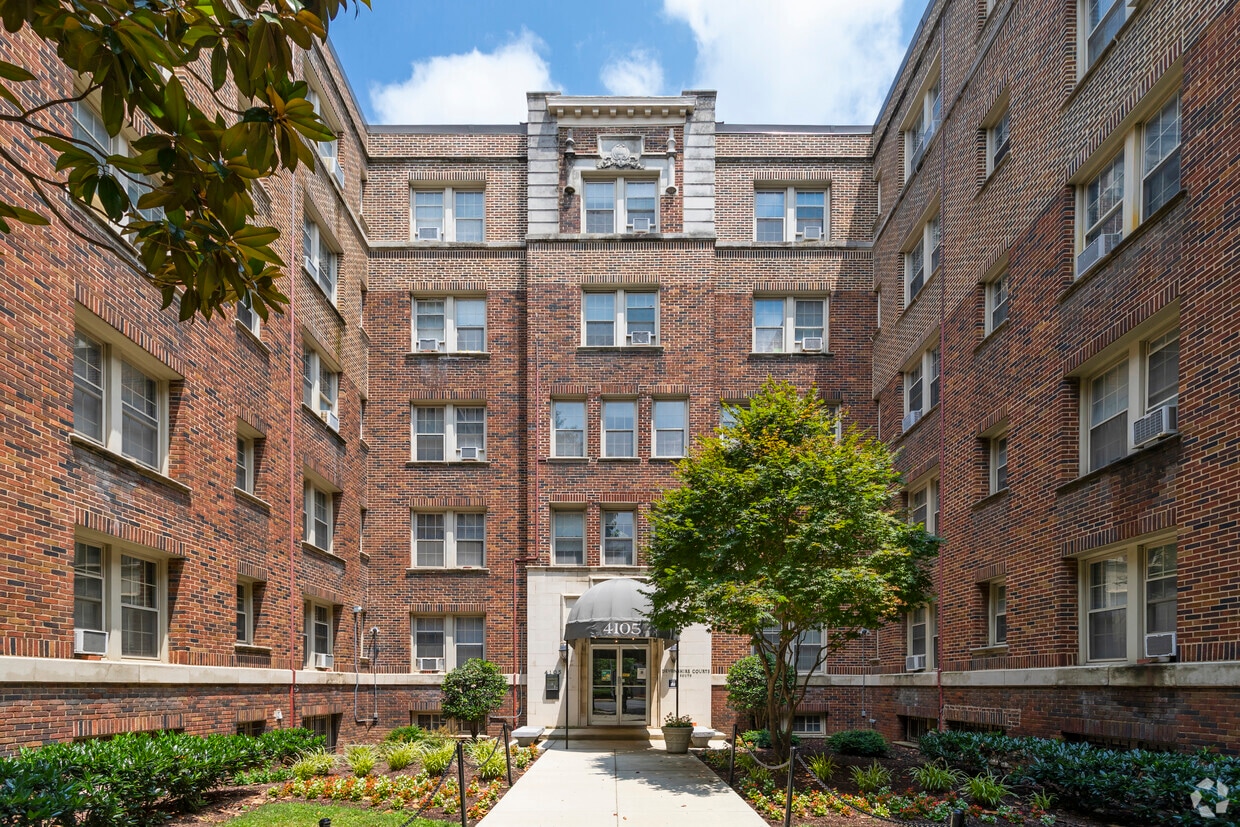 Building Exterior - Devonshire Courts Apartments - South