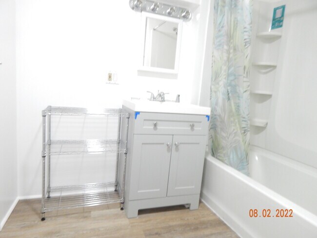 Bathroom - 27 N Arch St