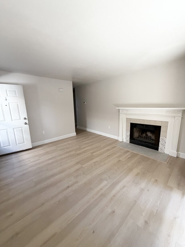 Building Photo - 151 Francis Cir