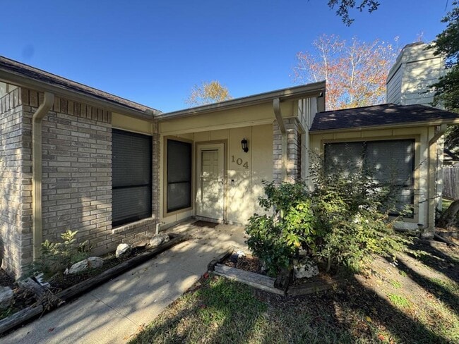 Building Photo - 104 Ridgewood Dr