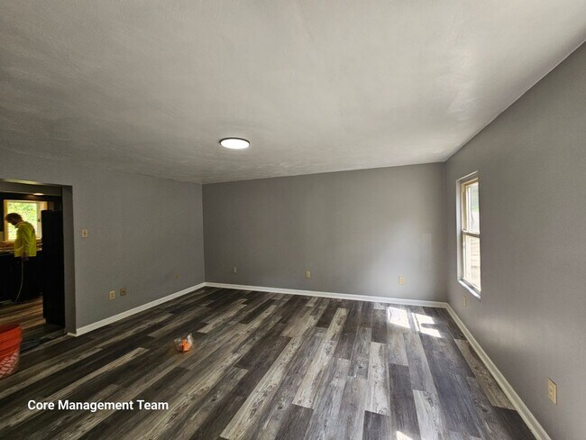 Building Photo - Newly Renovated 4 bedroom 3 bath house for...