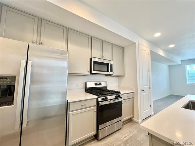 Building Photo - 571 S Pitkin Ct