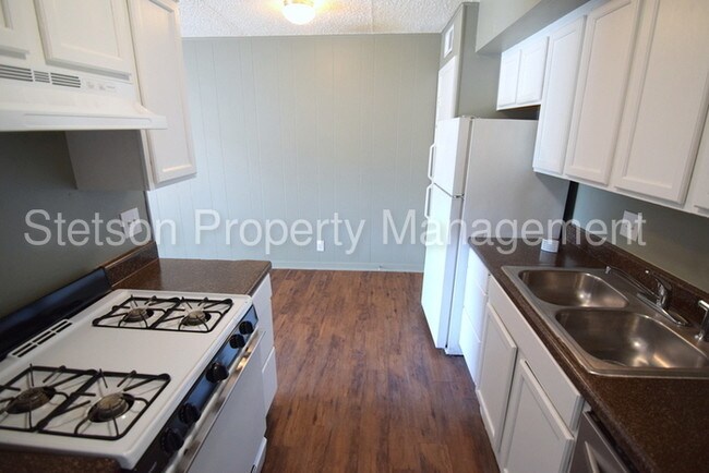 Building Photo - 2200 Mission Hill Dr