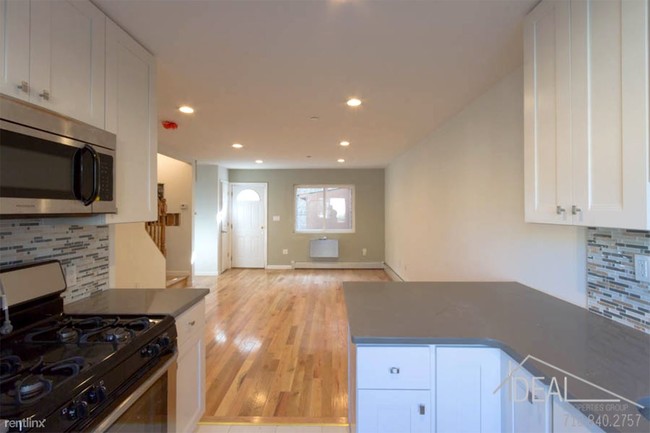 Building Photo - 2621 Cortelyou Rd
