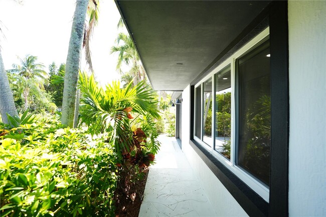 Building Photo - 2573 Conroy Dr