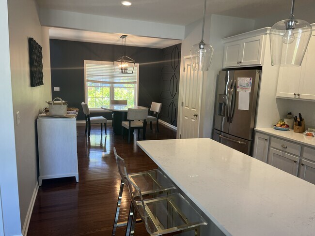 Foto del edificio - 2459 Hilltop Rd