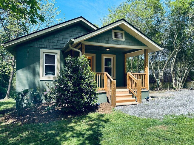 Building Photo - Delightful Upgraded 2-Bedroom Bungalow with New Appliances and Central A/C (Lawn Maintenance Incl...