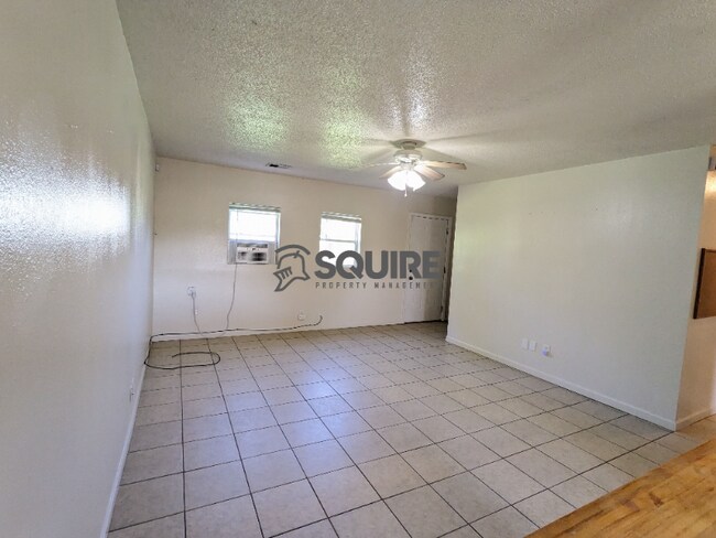 Building Photo - 6213-6215 Commodore Dr