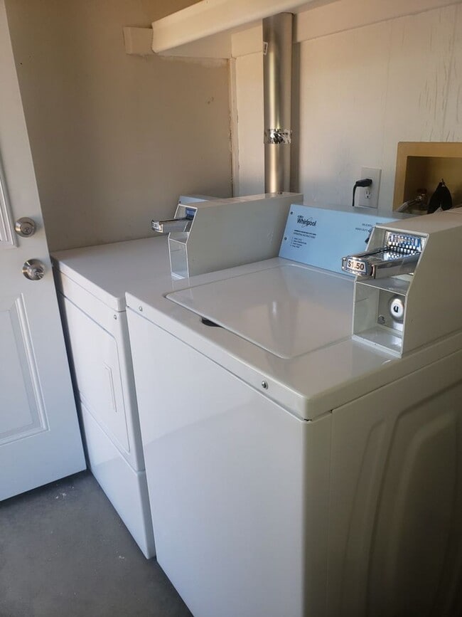 Foto del edificio - Cute, clean 2 bed / 1 bath in Northeast Pa...