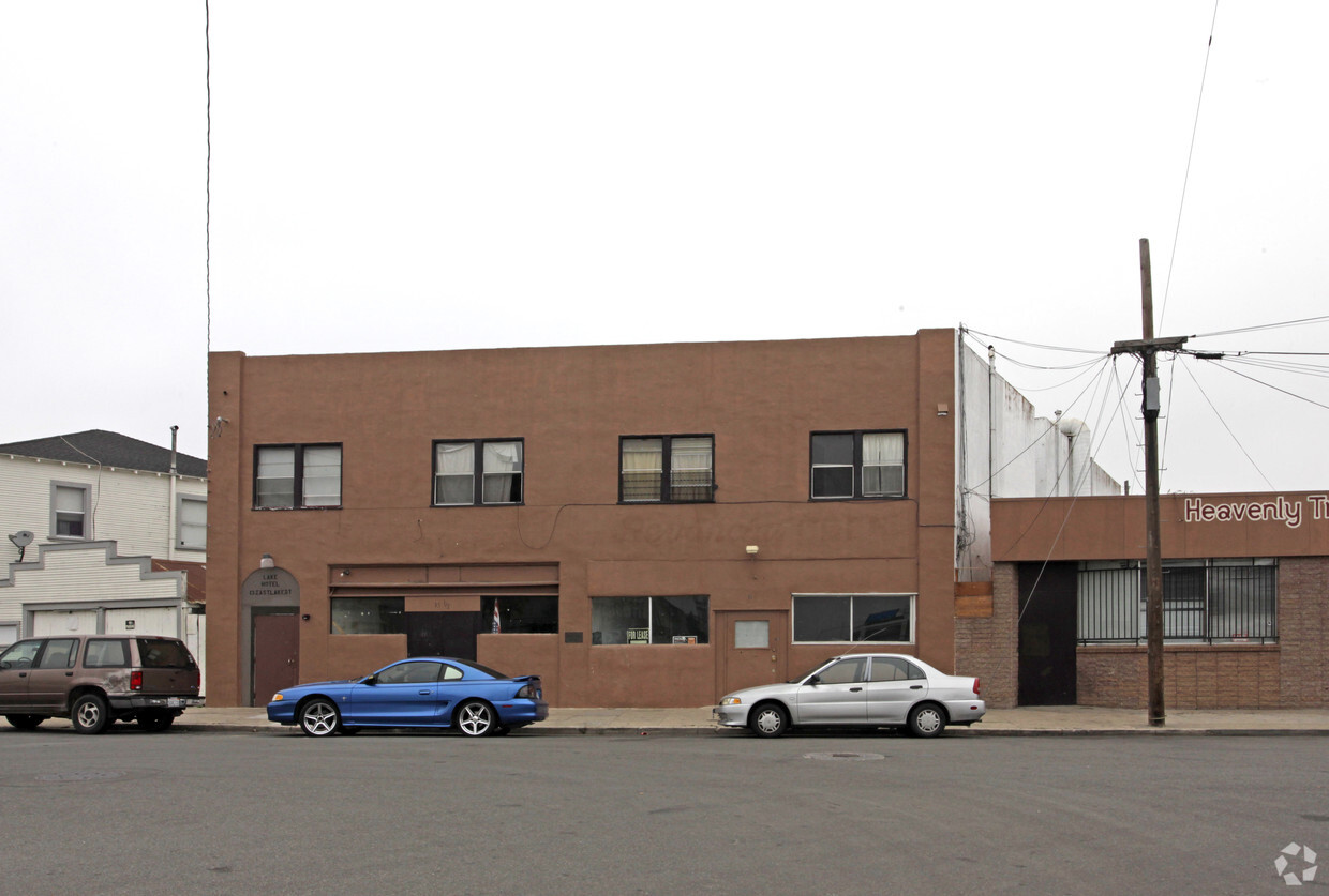 Primary Photo - 13-15 E Lake St