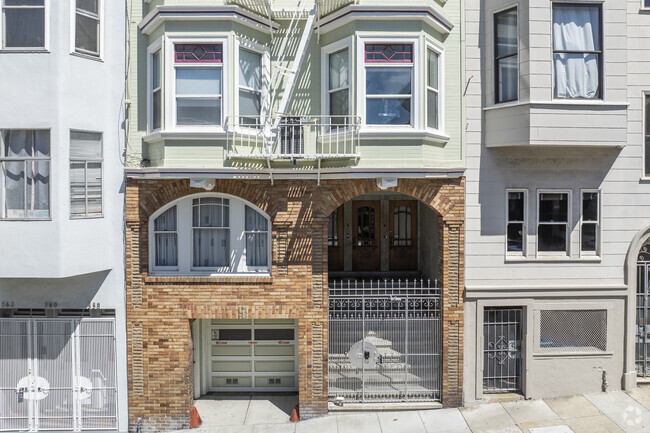 Entrance - 552-556 Filbert St