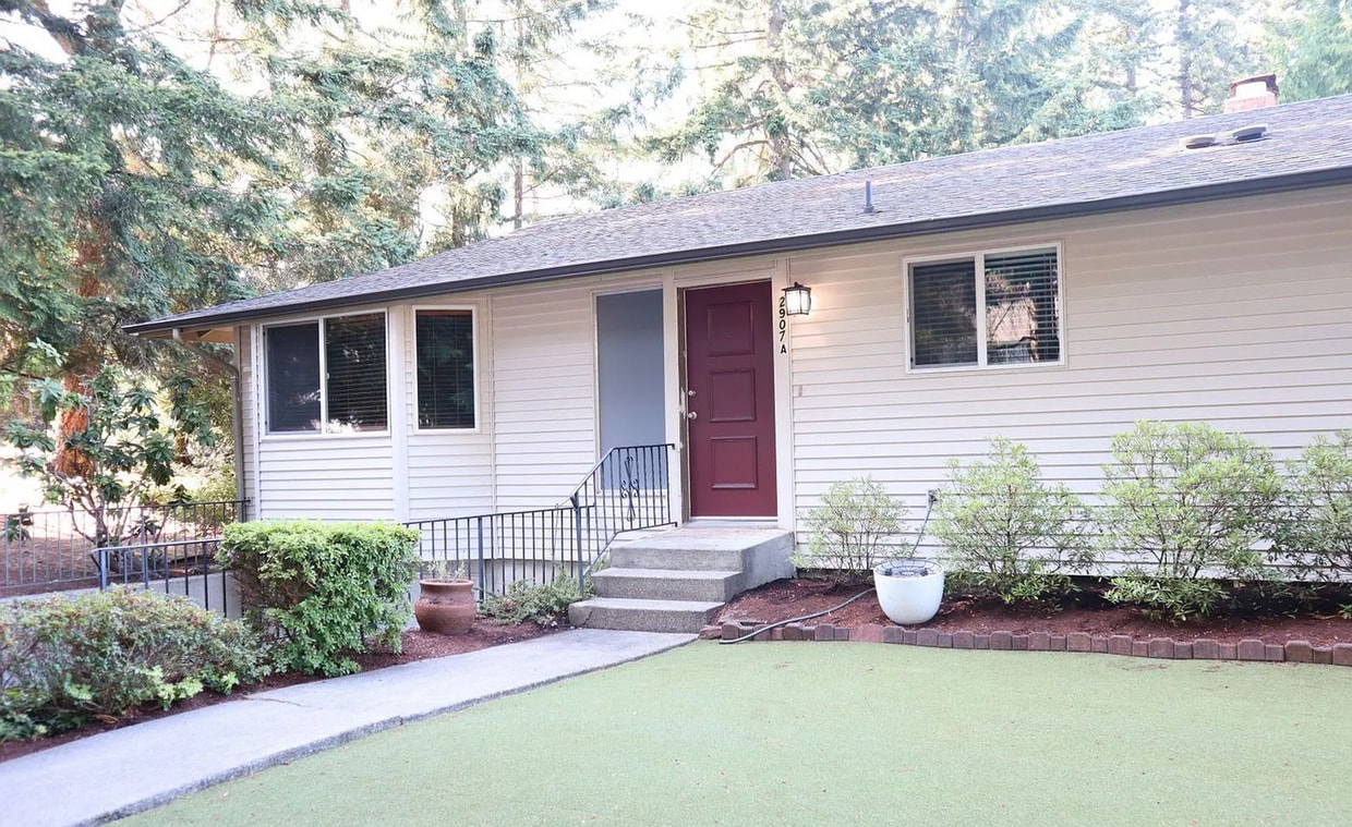 Primary Photo - Spacious 3-Bedroom Gem in Gig Harbor - You...