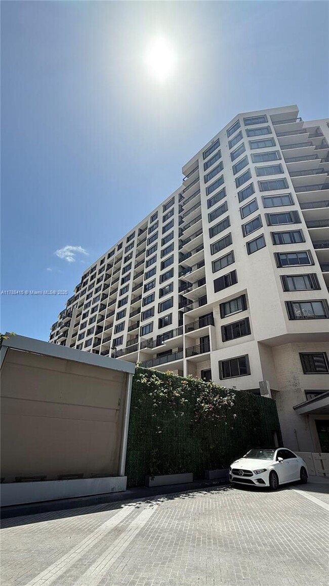 Building Photo - 540 Brickell Key Dr