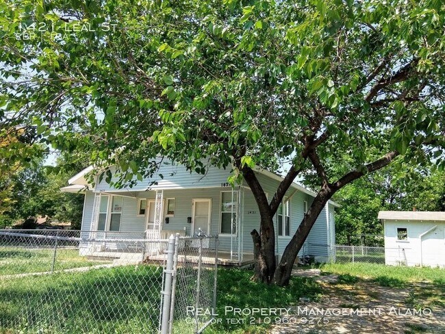 Building Photo - 1421 Leal St