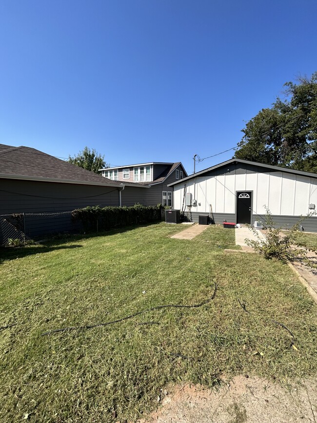 Building Photo - 2754 W Twelfth St