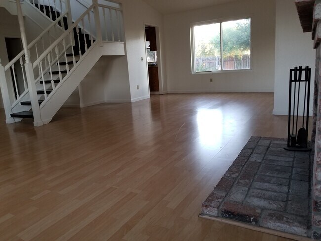 Building Photo - 8148 Steinbeck Way